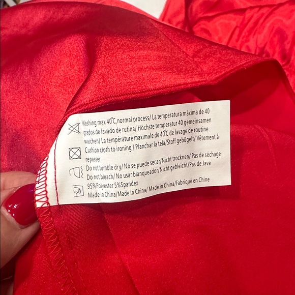 🍒Red Satiny Sleepwear Set by Ekouaer size Medium - Picture 5 of 5